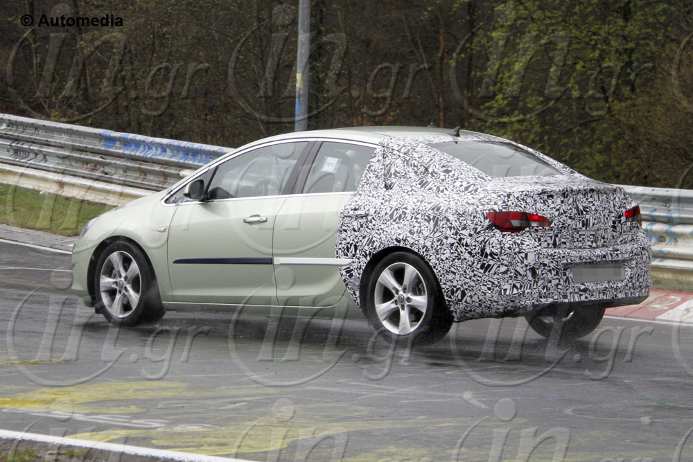 Opel Astra Sedan: Εκεί στο νότο